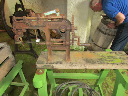Apple peeler