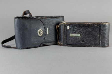 Kodak 1A rollfilm folding camera in leather case