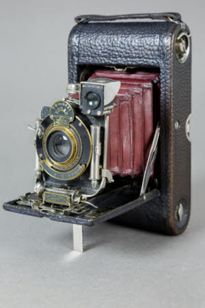 A Kodak No 3 folding pocket rollfilm camera model E