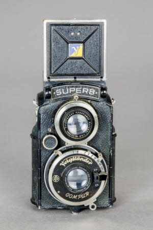 Voigtländer Superb twin-lens reflex camera.