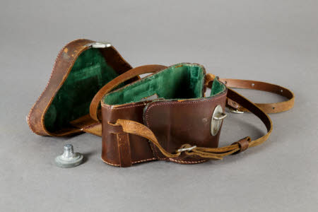 Brown leather Ihagee case for Exakta camera.