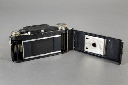 Ihagee Exakta Model C single lens reflex camera