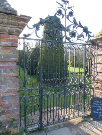 Gate