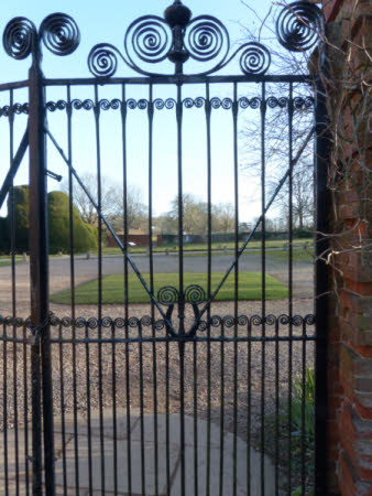 Gate