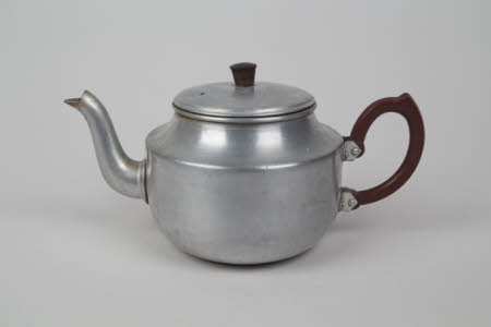 Tea pot