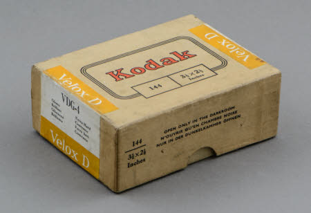 Box of Kodak Velox VDG-4 photographic printing paper.