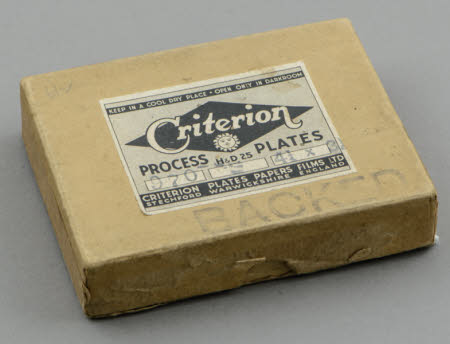 An box of Criterion H & D 25 Process Plates manufactured by Criterion Plates Papers Films Ltd