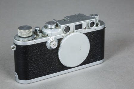 A Leica IIIb camera body