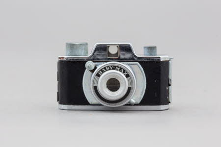'Baby-Max' sub-miniature camera.
.