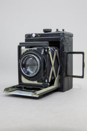 A Dallmeyer Speed camera