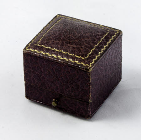 Ring box