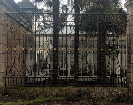 Gate and screen