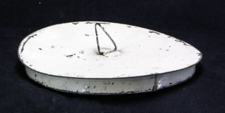 Slipper bedpan lid