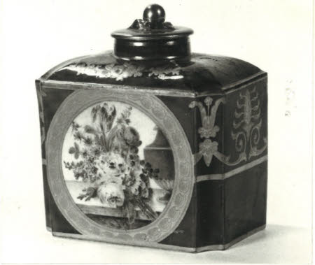 Tea caddy