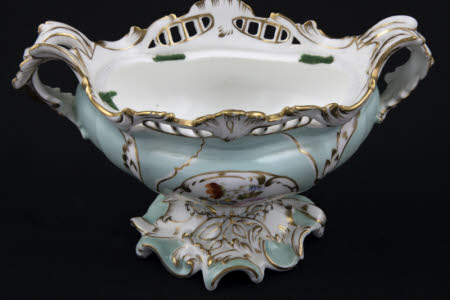 Sauce tureen