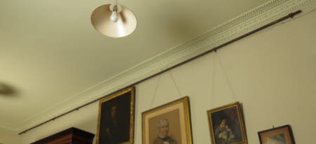 Picture rail