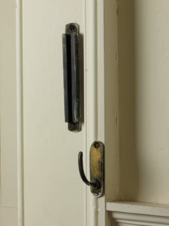 Pulley hoist mechanism