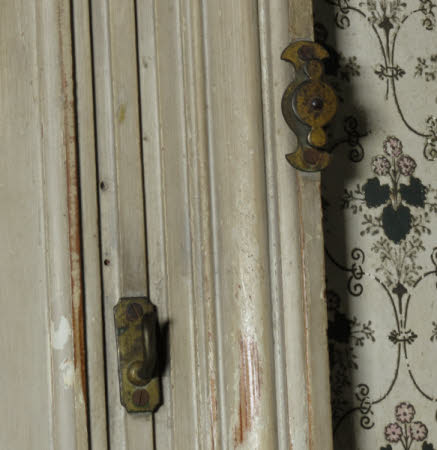 Curtain pulley