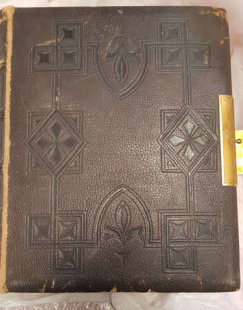 The Holy Bible containing the Old and the New Testaments: Translated out of the original tongues: ...