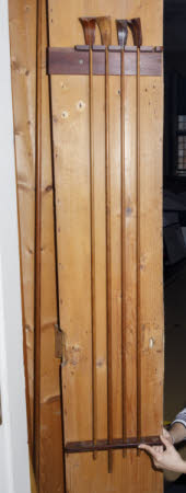 Billiard cue rack