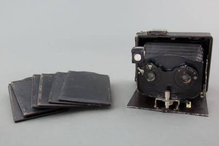 Ratheon Stereo Camera and 6 dark slides.