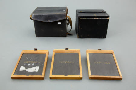 A Kodet plate camera with three double plate holders in a leather case.