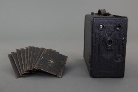 A Houghton Klito No. 0 magazine box camera