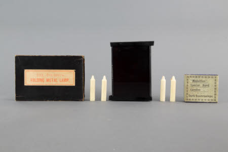 Folding travelling candle lamp safelight.