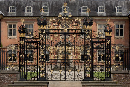 Gate and screen