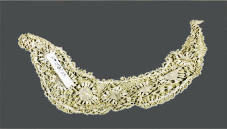 Lace collar
