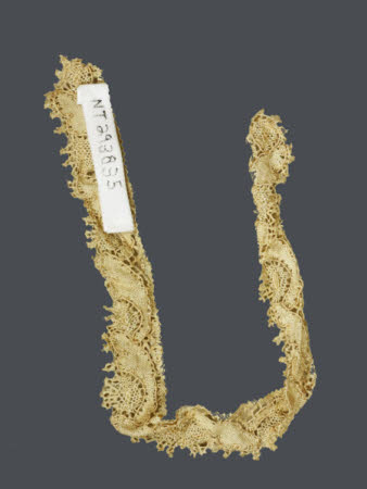 Lace collar