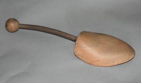 Shoe stretcher