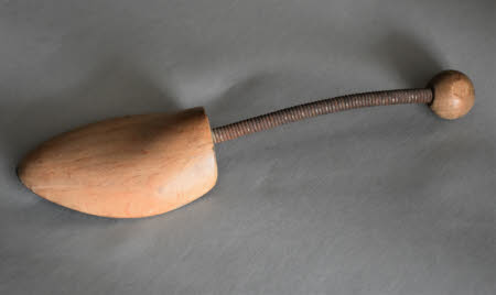 Shoe stretcher