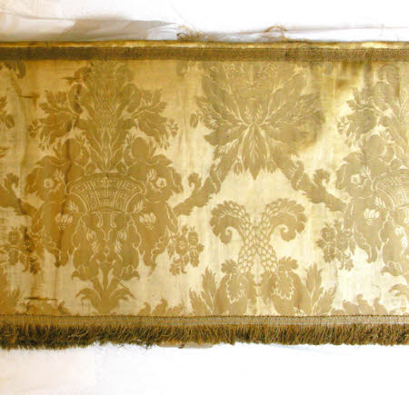 Curtains and pelmets