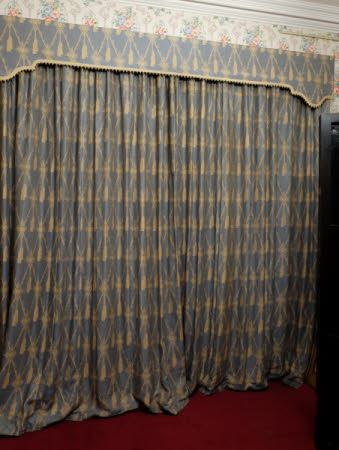 Curtains and pelmets