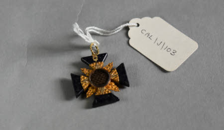 Mourning pendant
