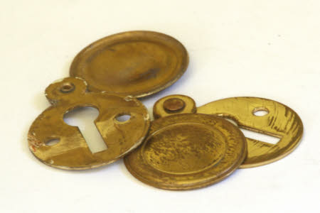 Keyhole cover