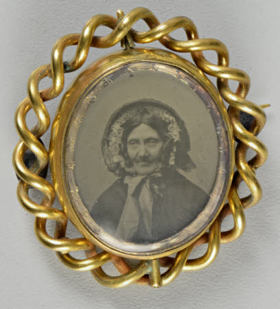 Swivel double brooch containing a miniature ambrotype portrait of a woman