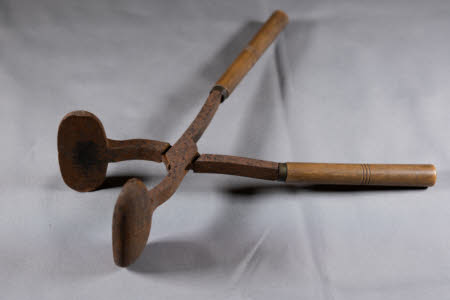 Goffering iron