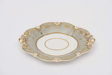 Sauce tureen stand