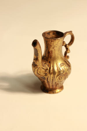 Doll's house coffee pot