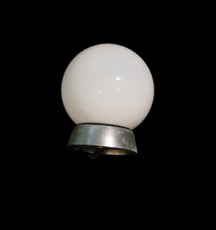Globe lamp