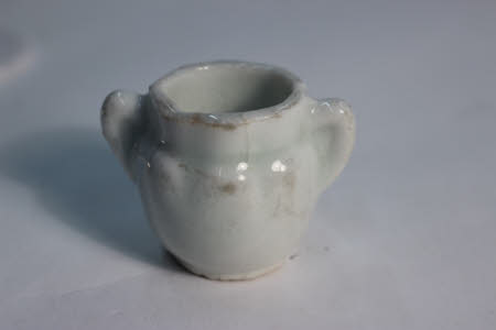Dolls' house pot