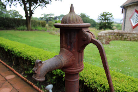 Hand pump