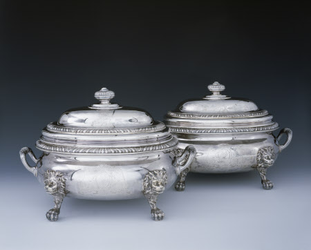 Soup tureen